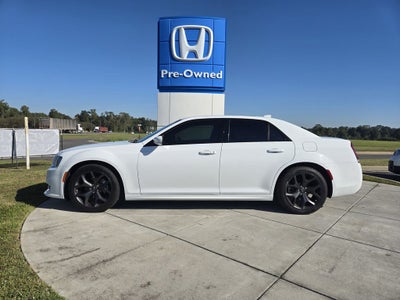 2023 Chrysler 300 Touring L