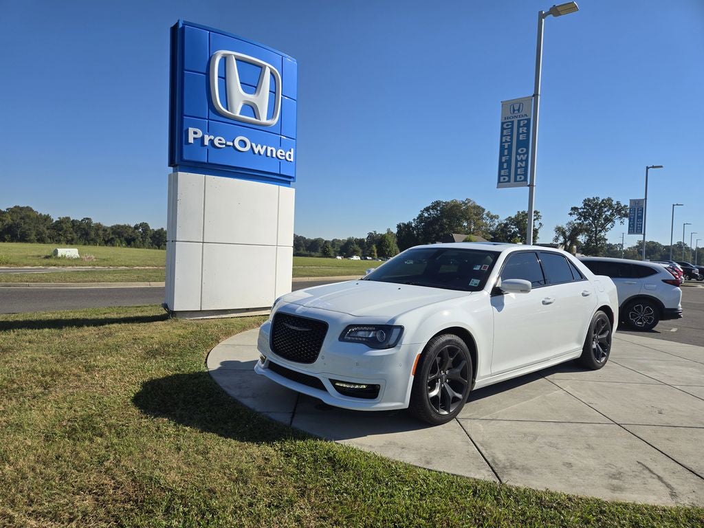 2023 Chrysler 300 Touring L