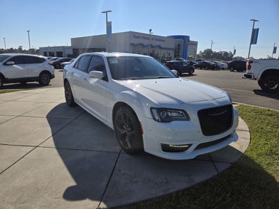 2023 Chrysler 300 Touring L