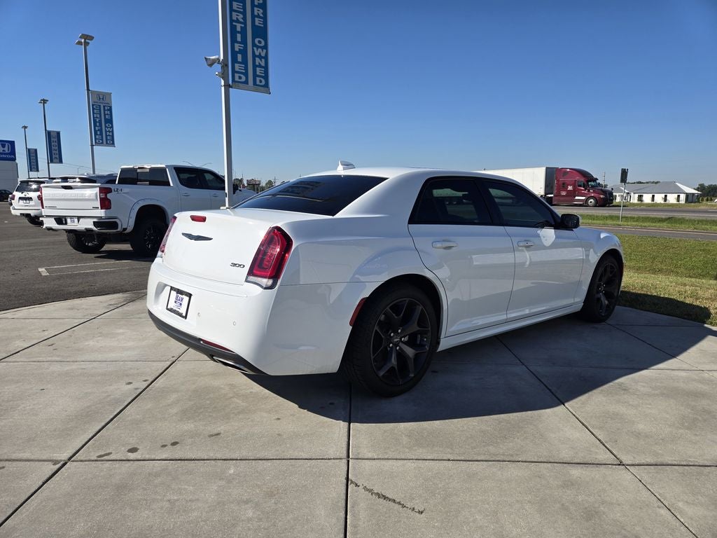 2023 Chrysler 300 Touring L