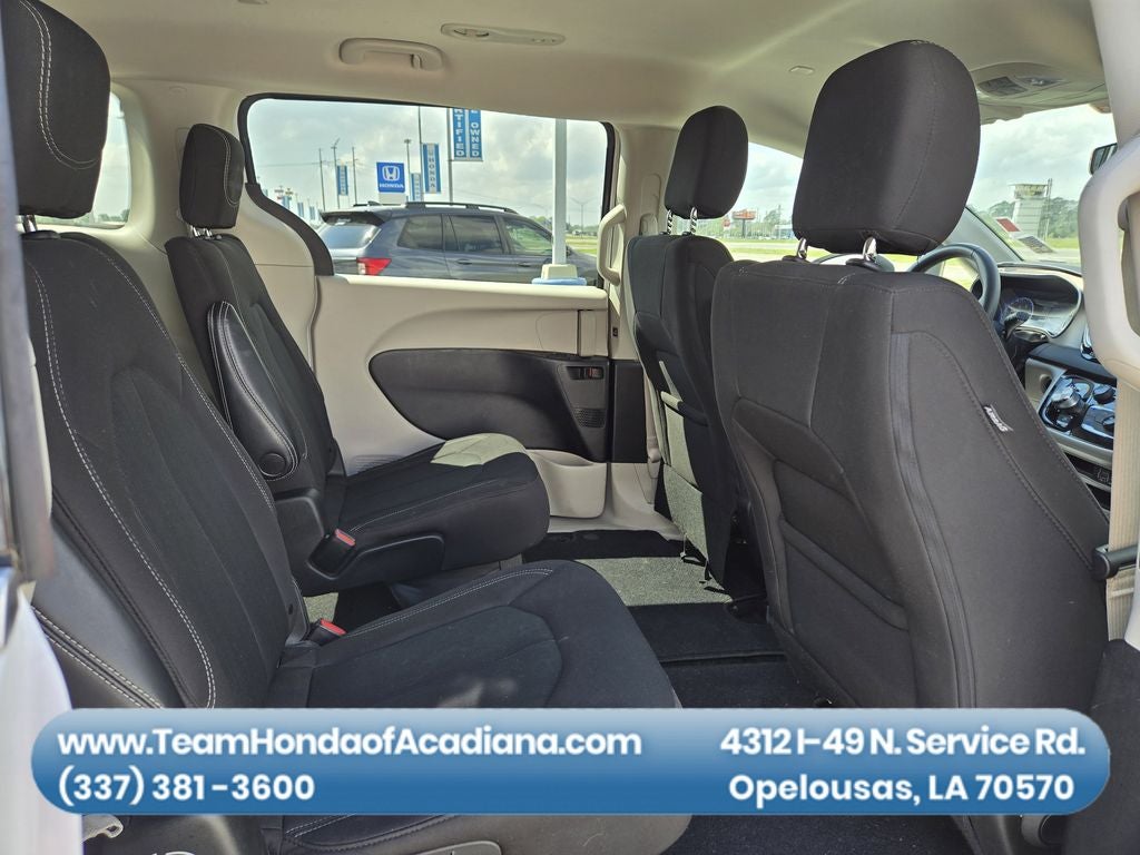 2022 Chrysler Voyager LX