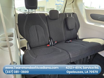 2022 Chrysler Voyager LX