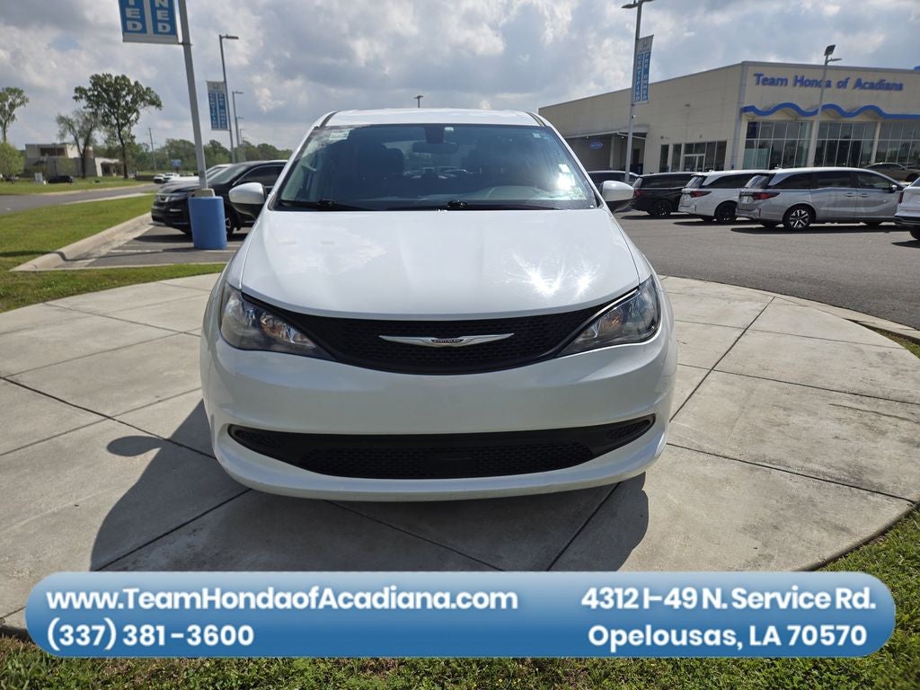 2022 Chrysler Voyager LX