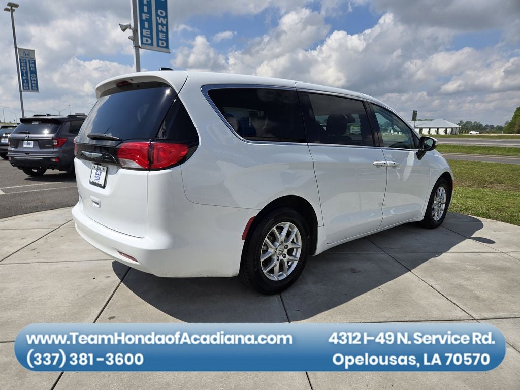 2022 Chrysler Voyager LX