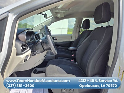 2022 Chrysler Voyager LX