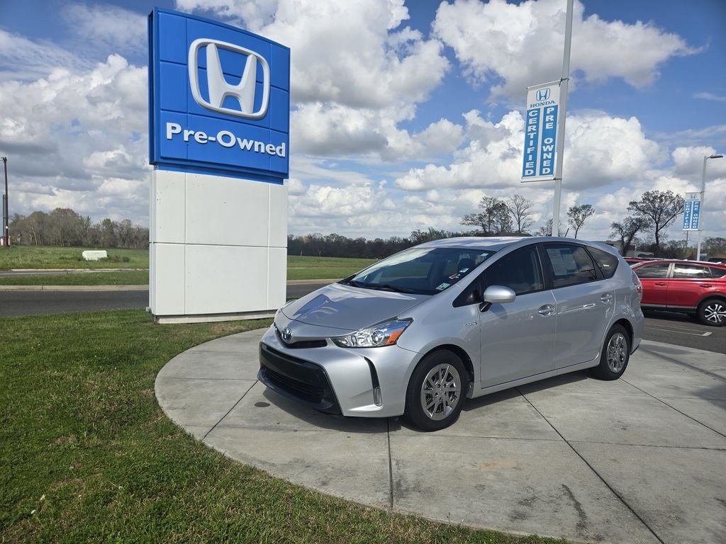 2016 Toyota Prius v Three
