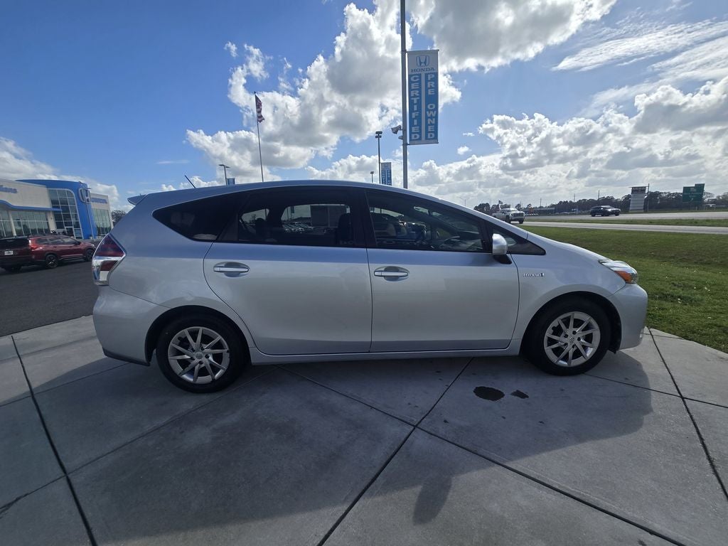 2016 Toyota Prius v Three