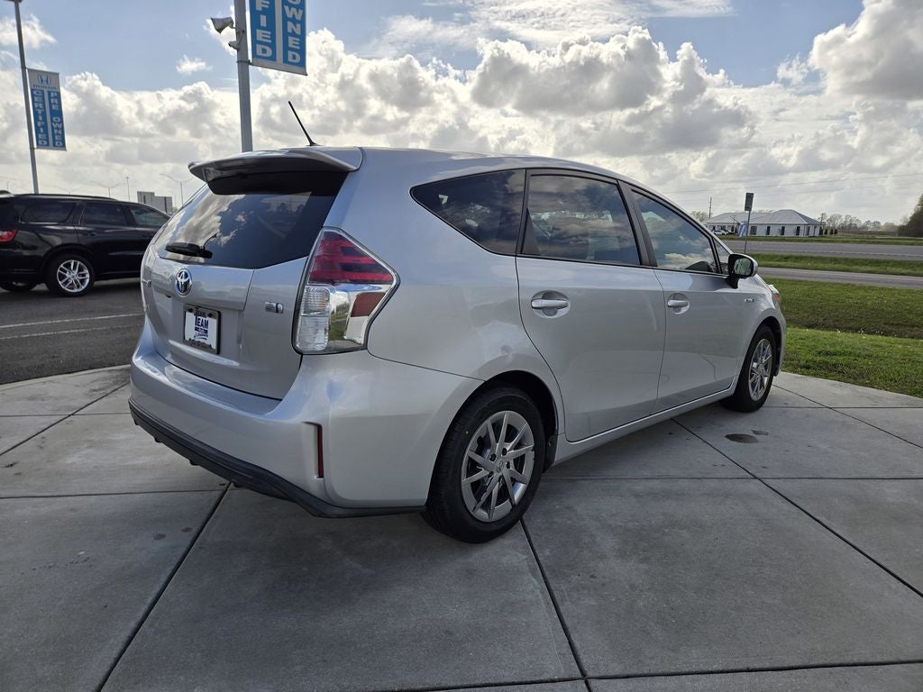 2016 Toyota Prius v Three