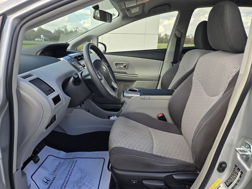 2016 Toyota Prius v Three