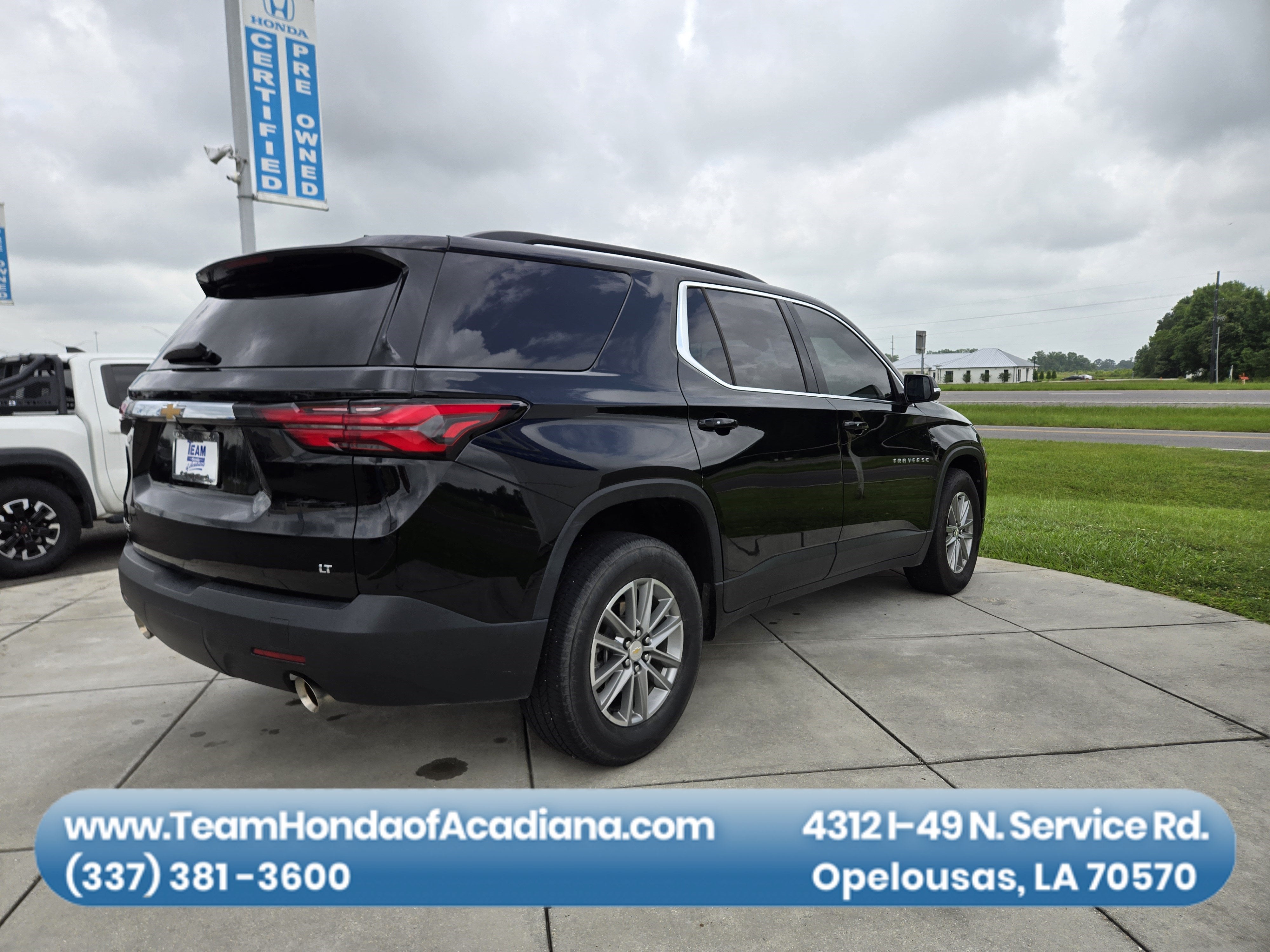 2023 Chevrolet Traverse LT Leather
