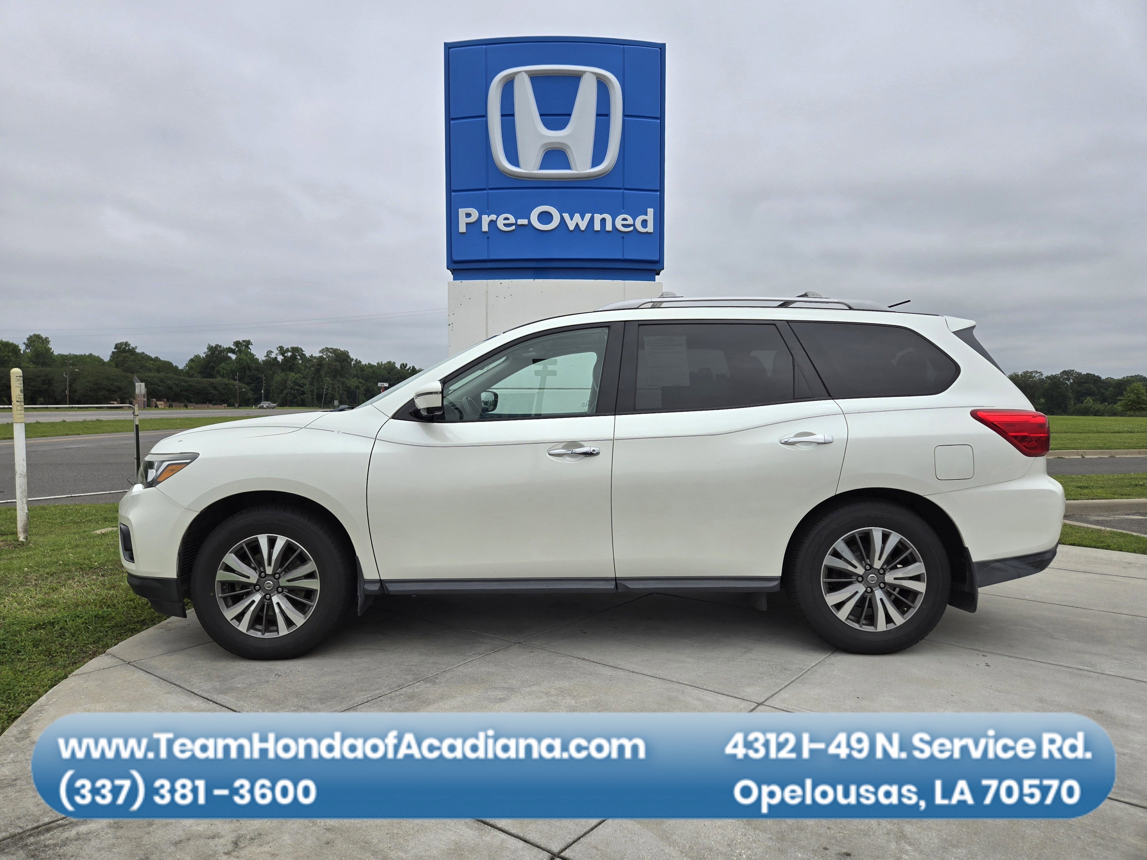 2017 Nissan Pathfinder SL 2WD's photo