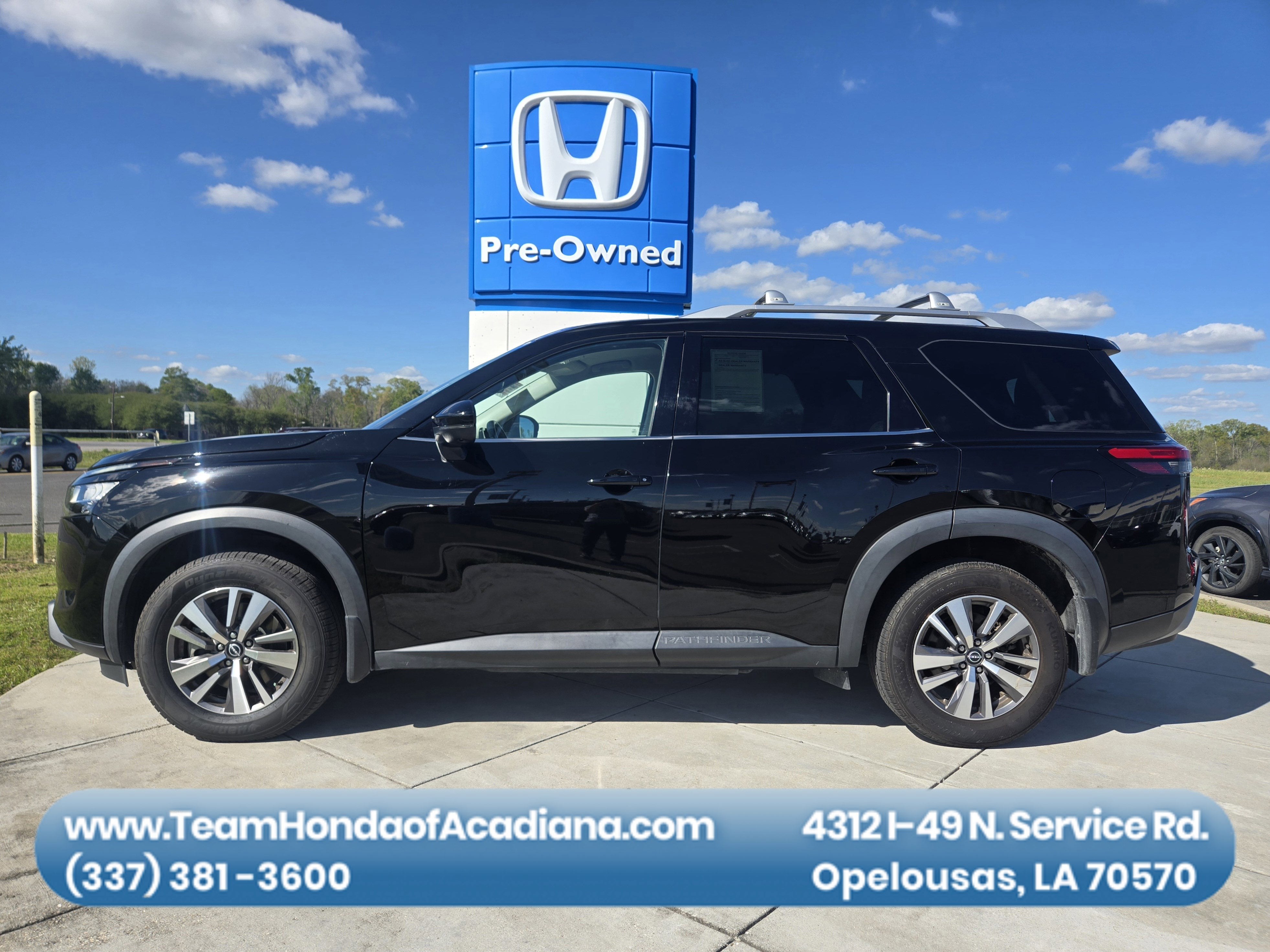 2022 Nissan Pathfinder SL 2WD's photo