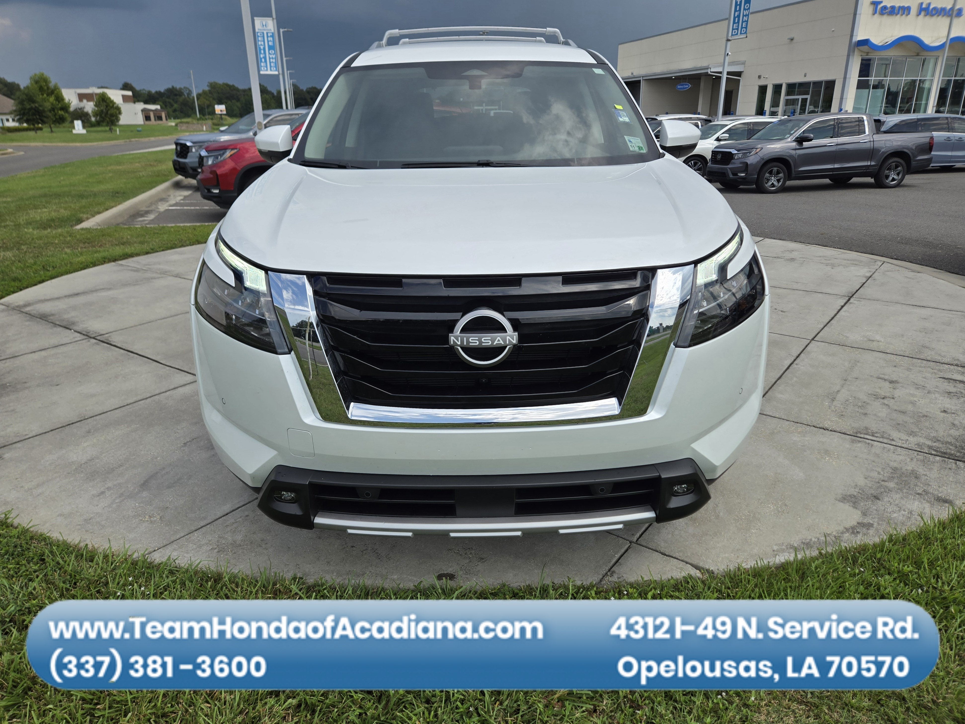 2025 Nissan Pathfinder SL