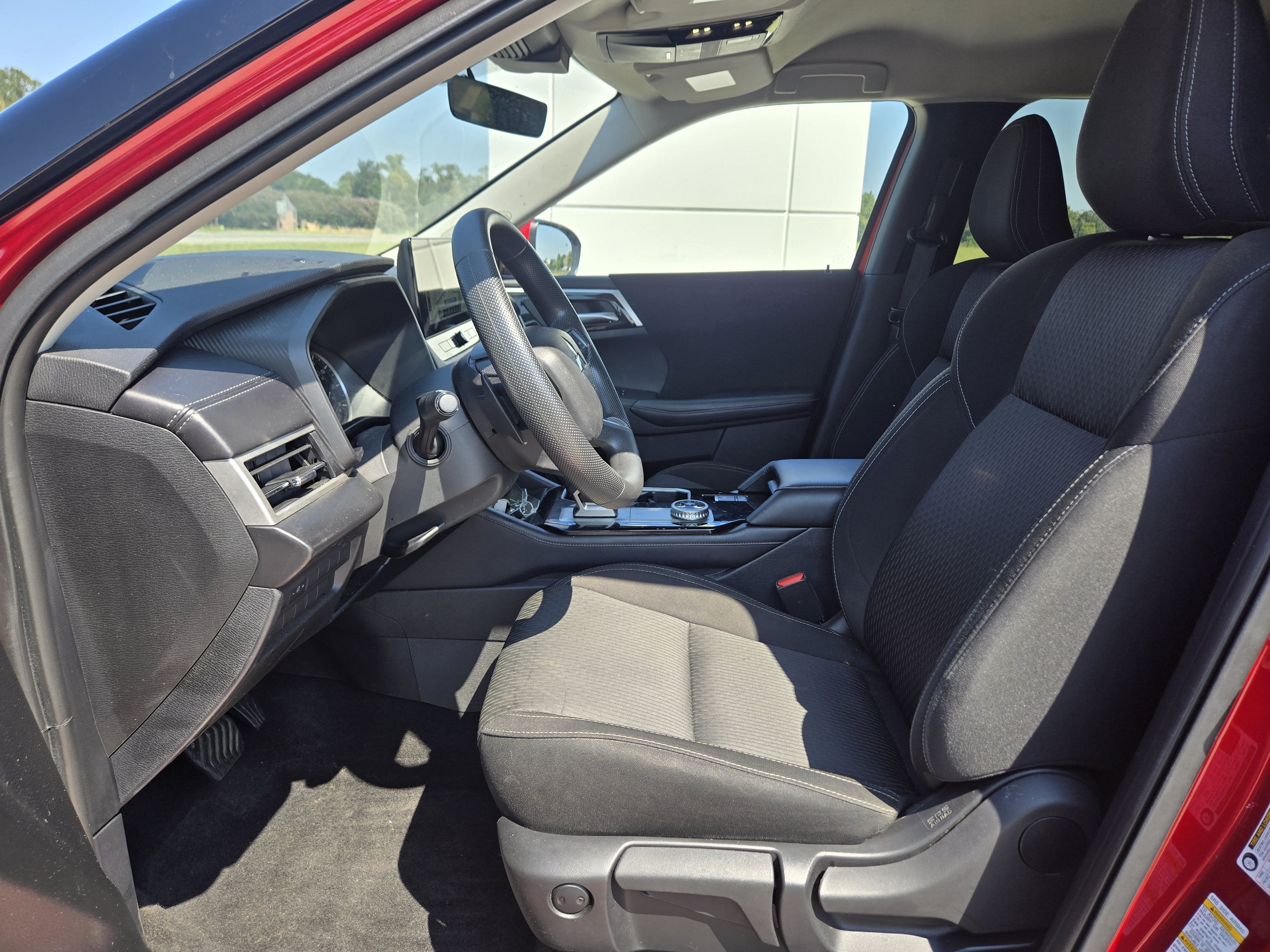 2025 Mitsubishi Outlander ES