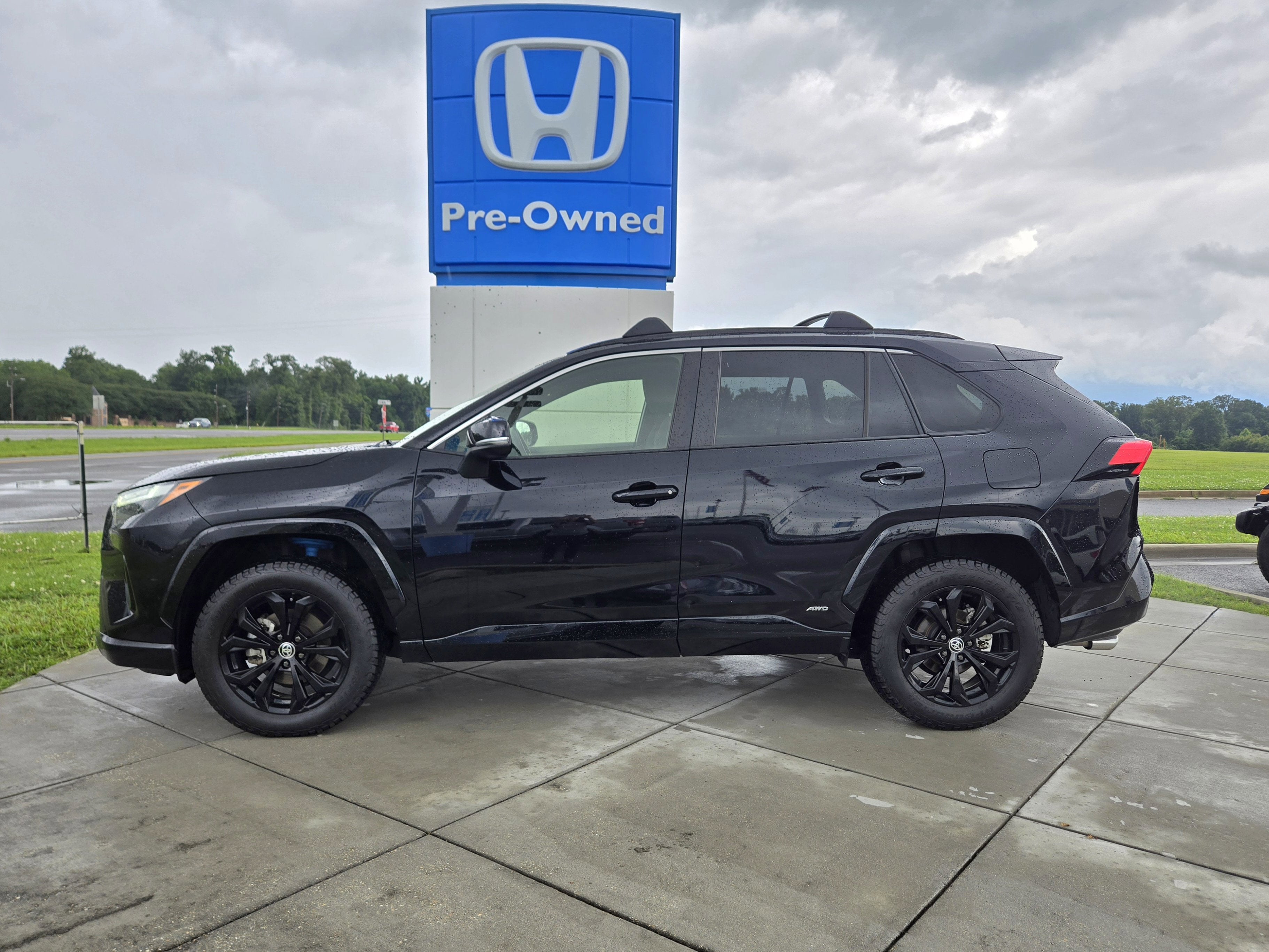 2022 Toyota RAV4 Hybrid SE