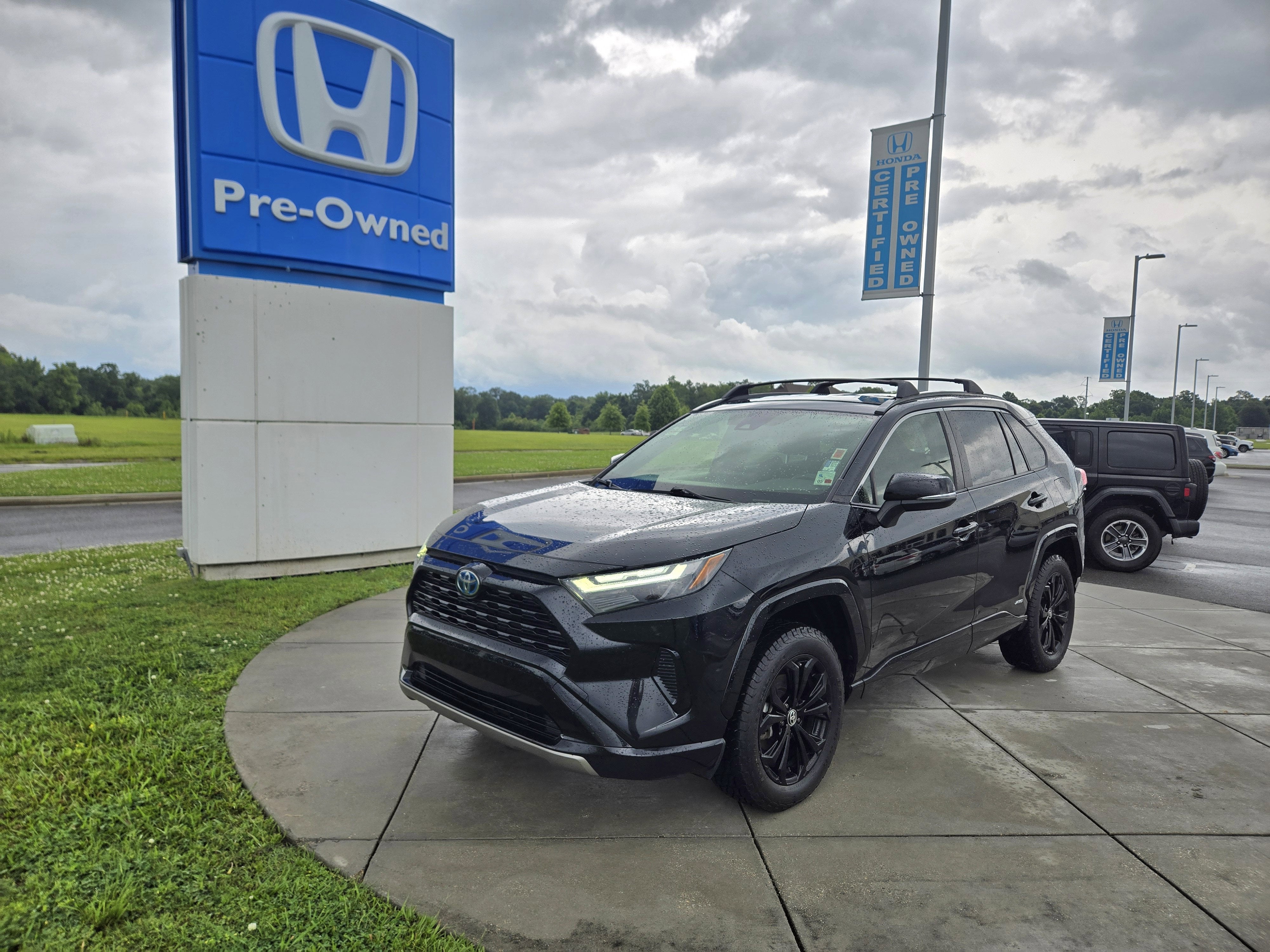 2022 Toyota RAV4 Hybrid SE