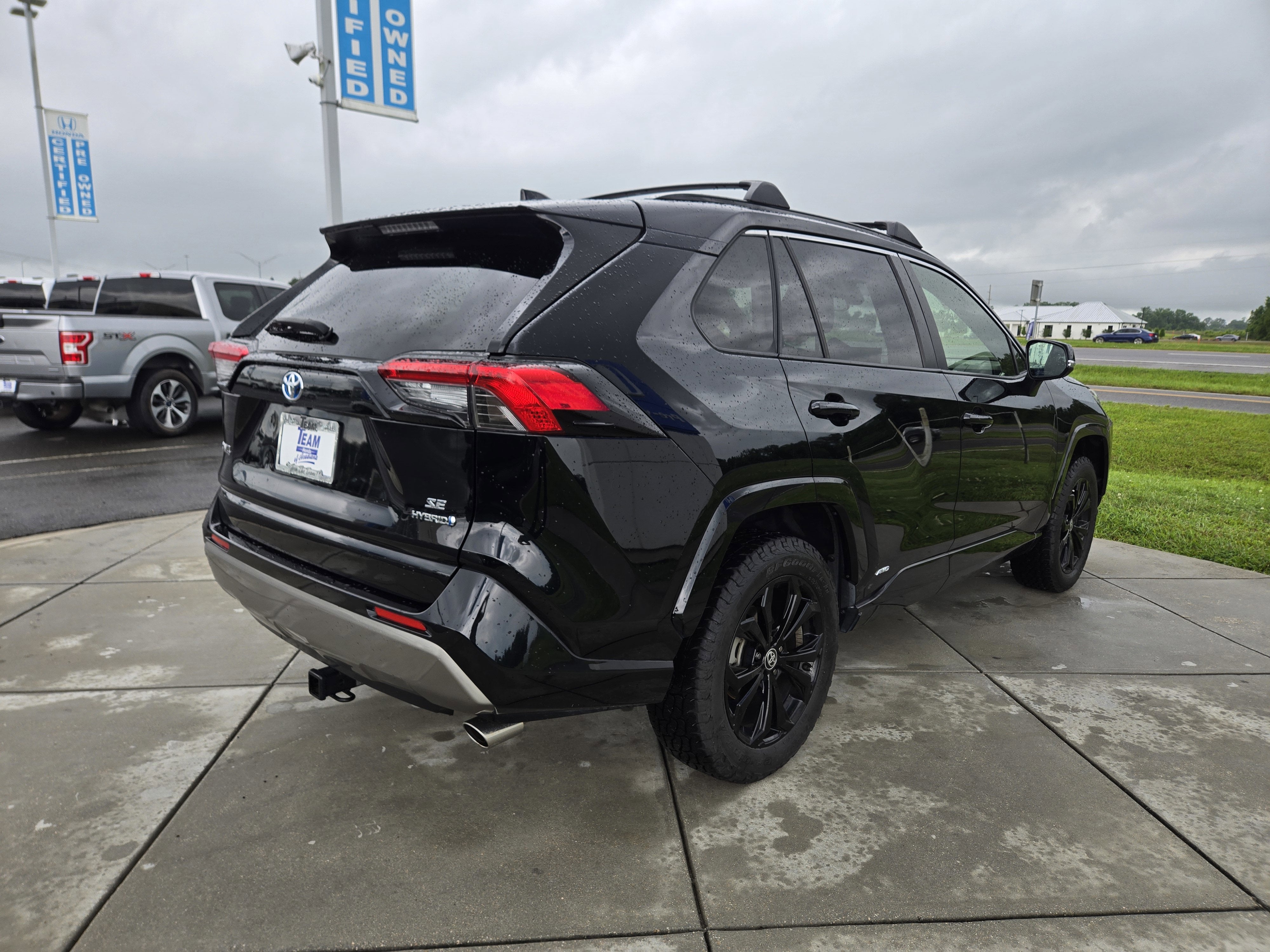 2022 Toyota RAV4 Hybrid SE